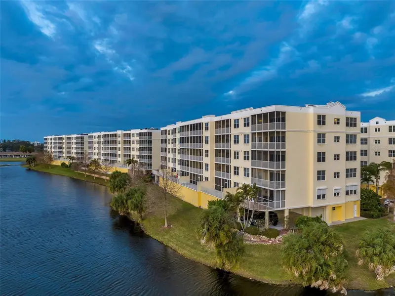 1200 Country Club Dr #1404, FL