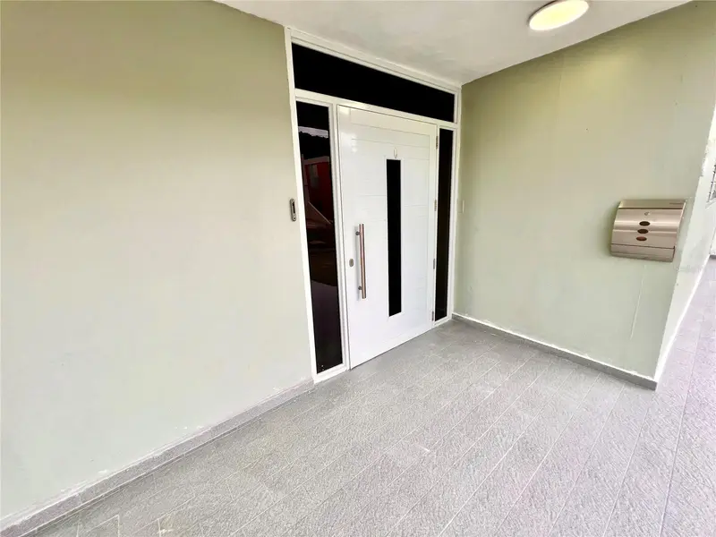 B8 Calle 8 Lago Urb Altamira, PR