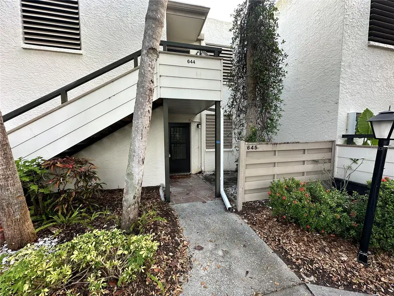 645 Woodlawn Dr, FL