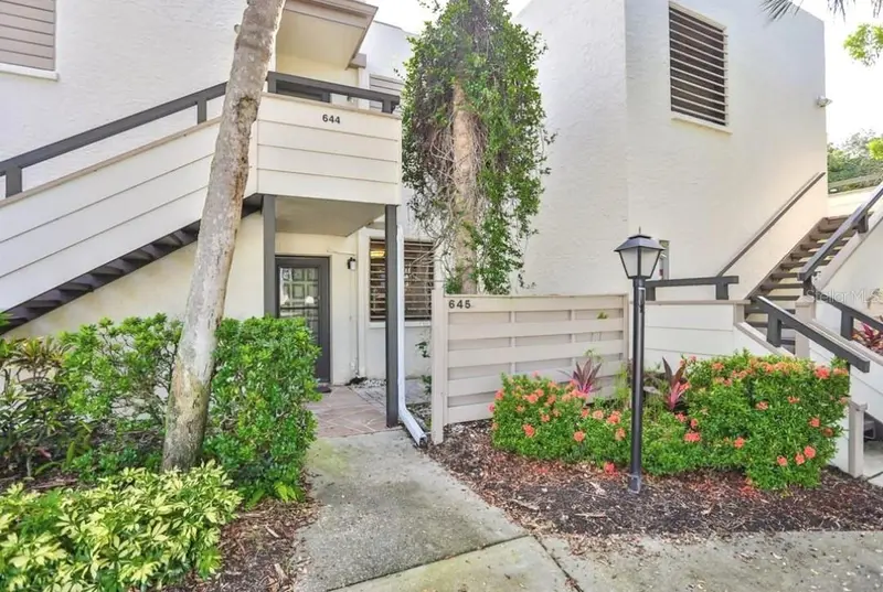 645 Woodlawn Dr, FL