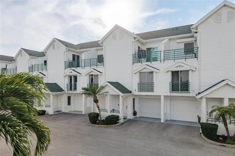 320 Island Way #209, FL
