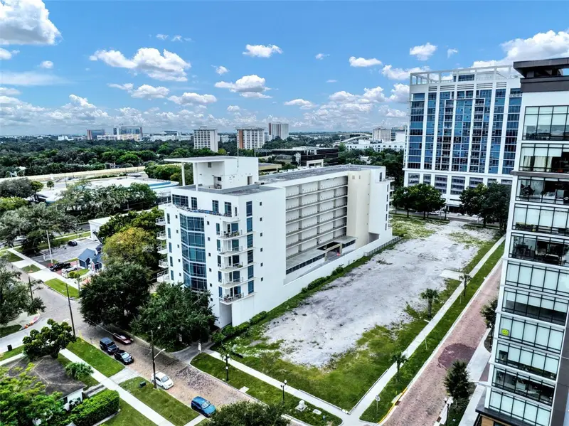 525 E Jackson St #402, FL