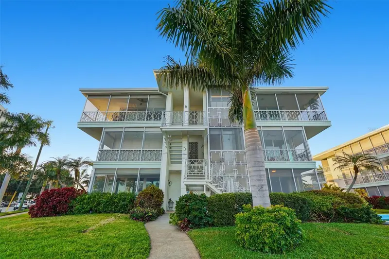 1000 N Shore Dr Ne #2, FL