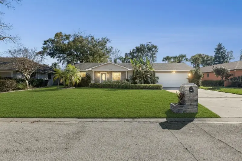 910 Parson Brown Way, FL
