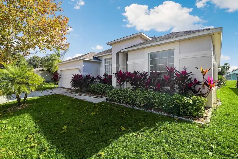 344 Grosvenor Loop, FL