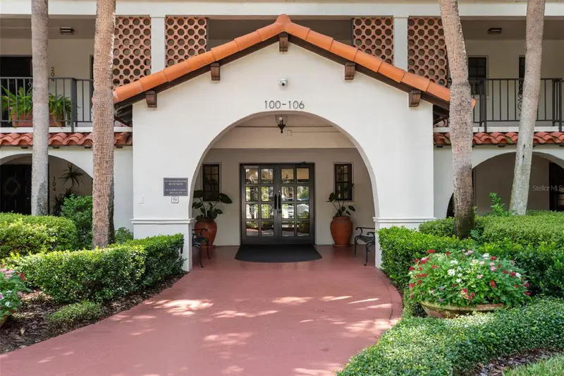 106 S Interlachen Ave #118, FL