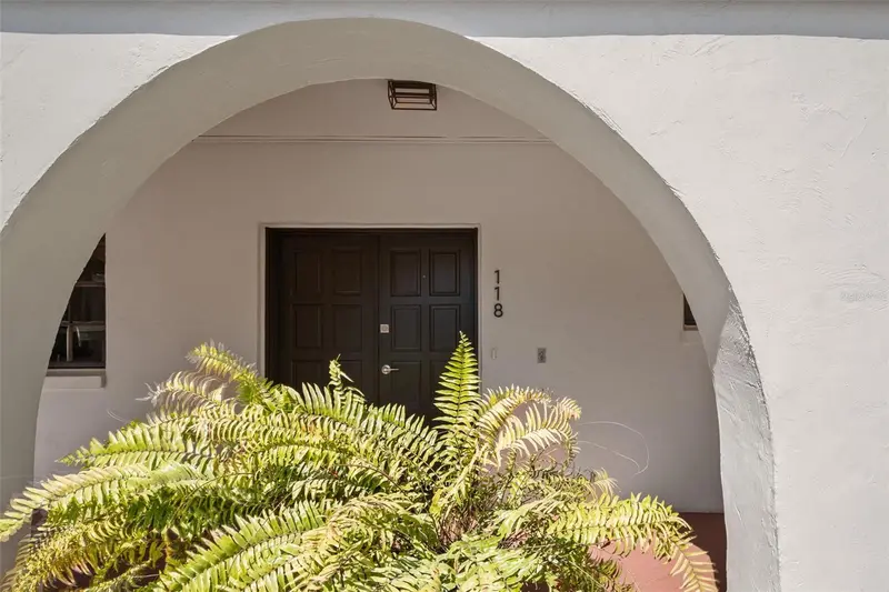 106 S Interlachen Ave #118, FL
