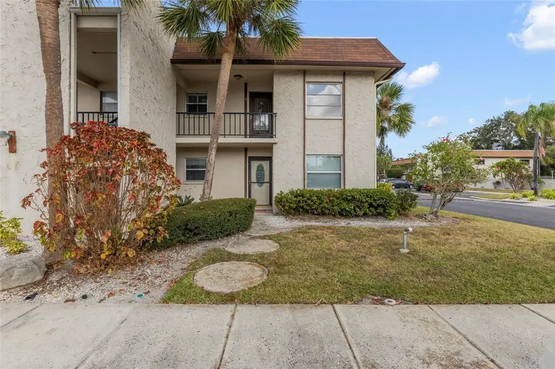2750 E Bay Dr #15e, FL