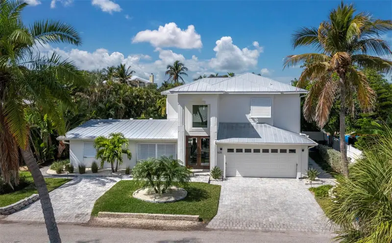 Longboat Key pending