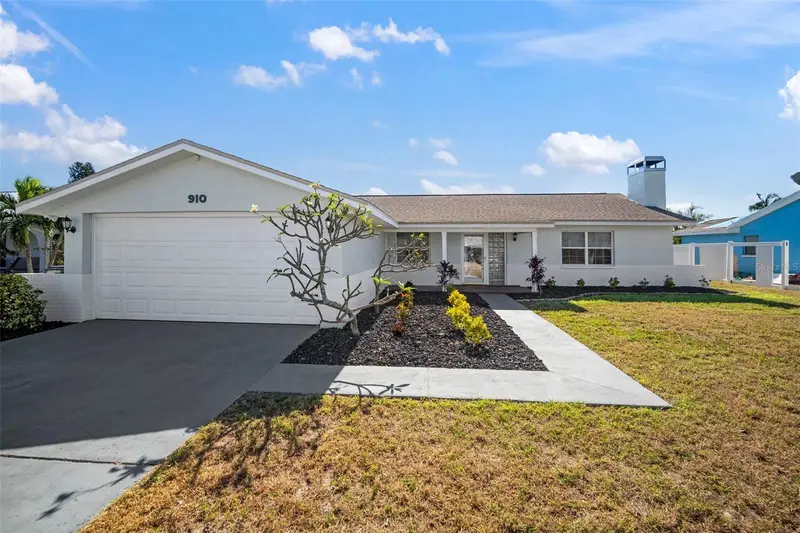 910 Spindle Palm Way, FL