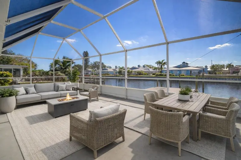 910 Spindle Palm Way, FL