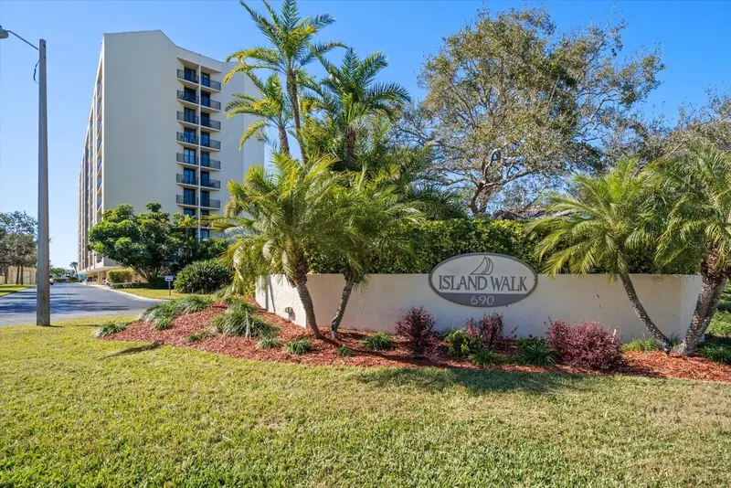 690 Island Way #909, FL