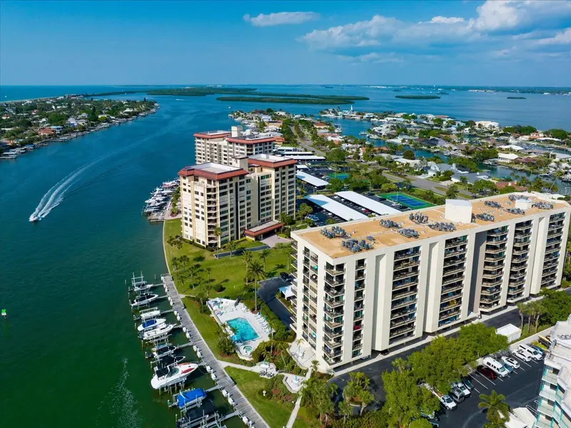 690 Island Way #909, FL