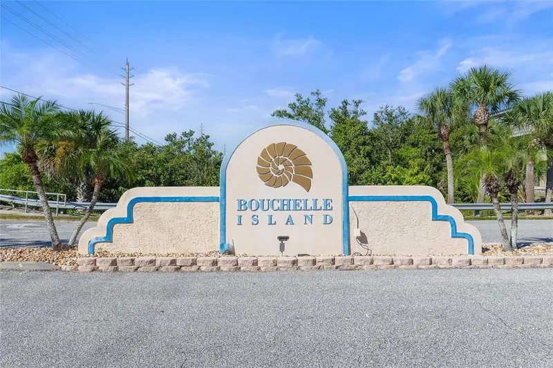 426 Bouchelle Dr #301, FL