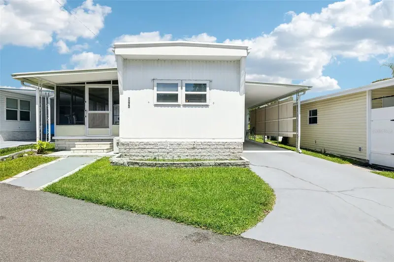 1600 Old Coachman Rd #303, FL
