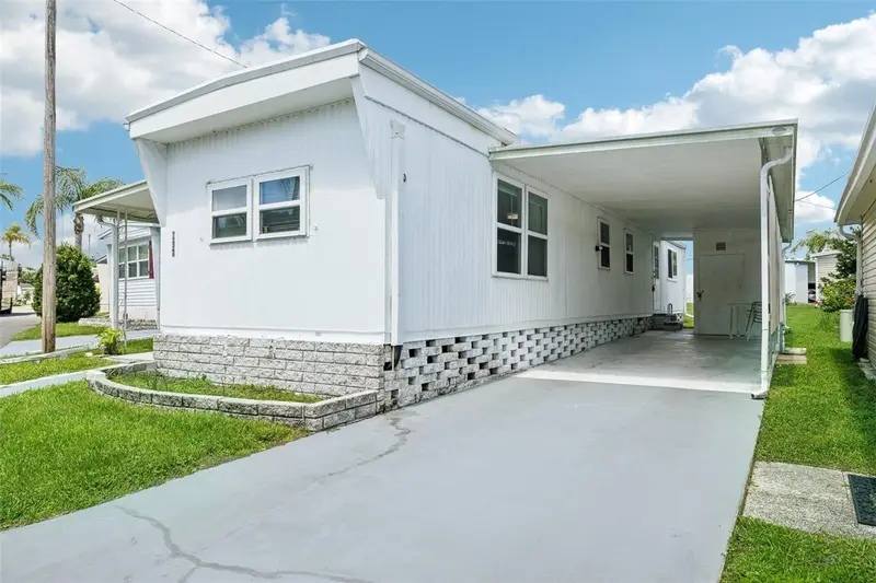 1600 Old Coachman Rd #303, FL