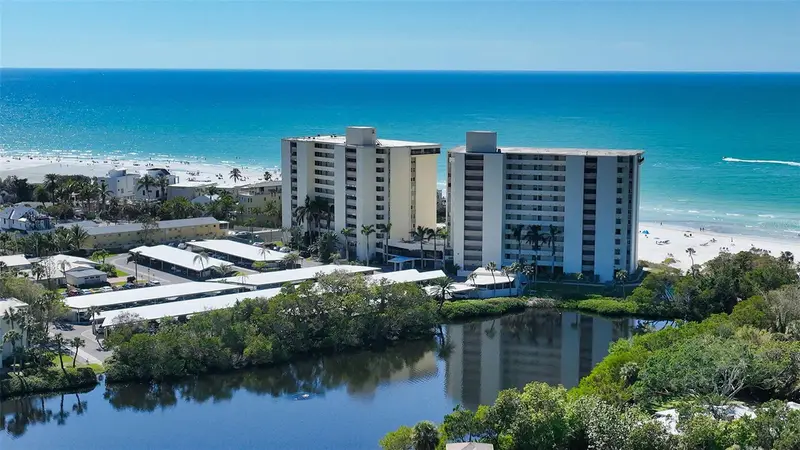 19 Whispering Sands Dr #204, FL