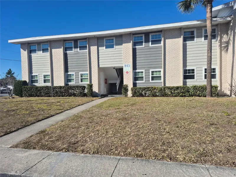 845 Sky Lake Cir #D, FL