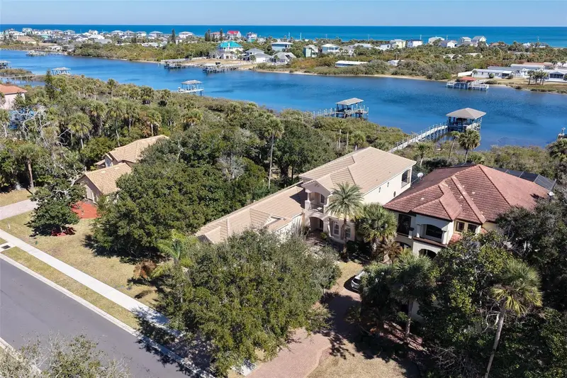 11 S Riverwalk Dr, FL