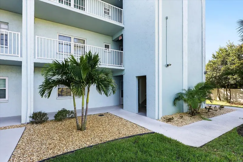 1706 Belleair Forest Dr #128, FL
