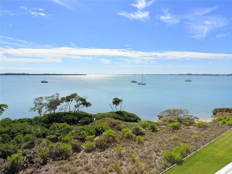 29 Harbour Isle #Ph01, FL