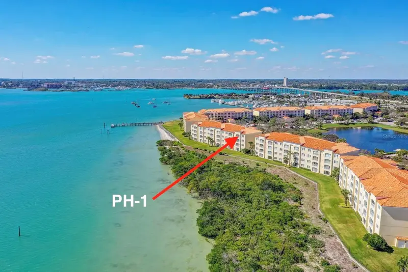 29 Harbour Isle #Ph01, FL