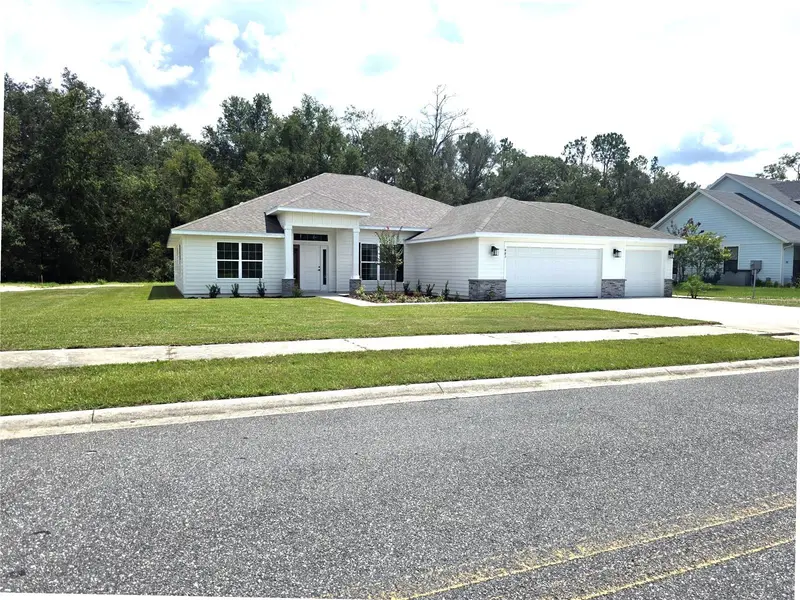 483 Sw Bellflower Dr, FL
