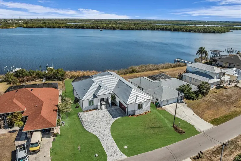 2228 Harbour Dr, FL