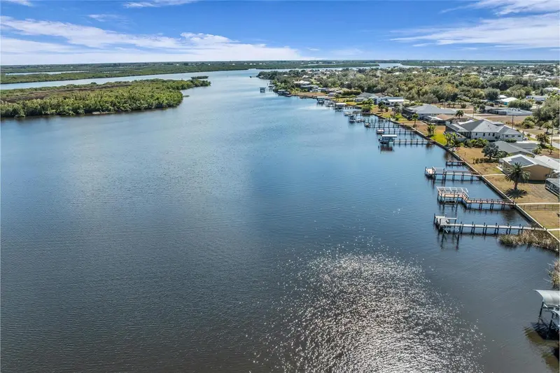 2228 Harbour Dr, FL