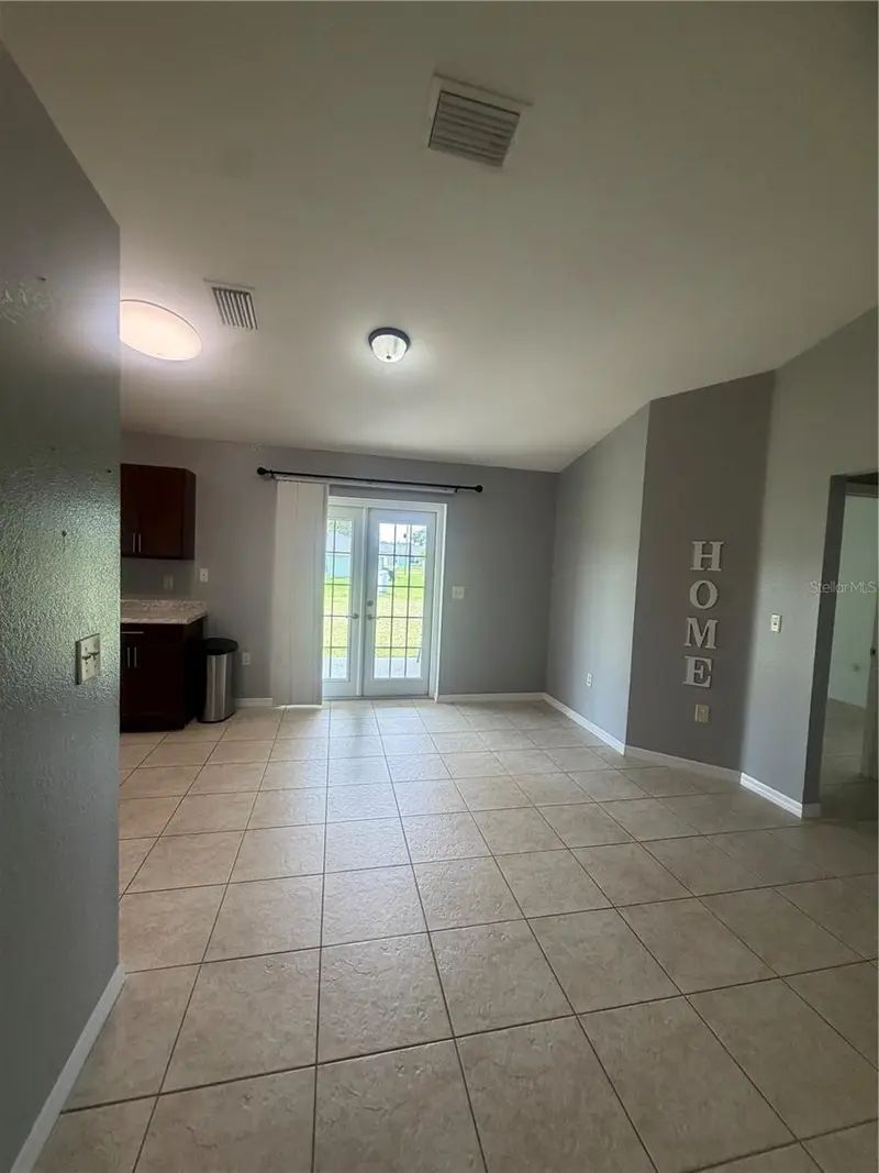 61 Walnut Dr, FL