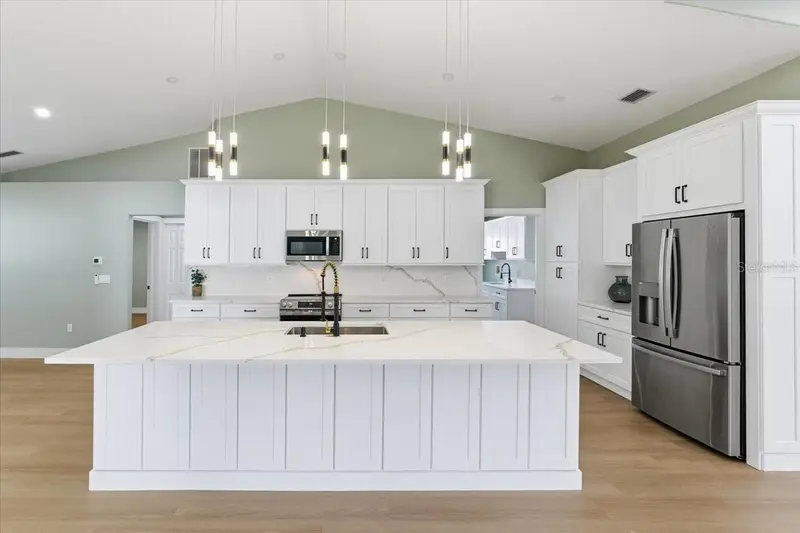 12 Providence Ln, FL