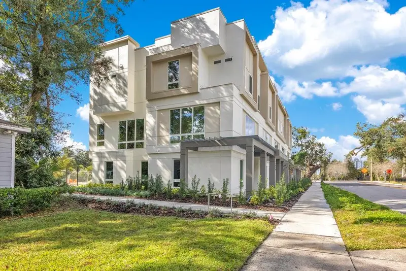 1010 E Robinson St, FL