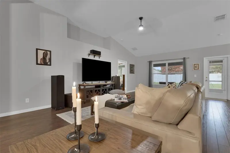 1033 Twisted Branch Ln, FL