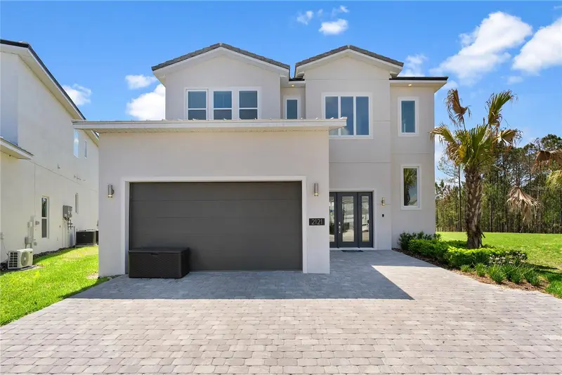 2121 Pine Oak Loop, FL