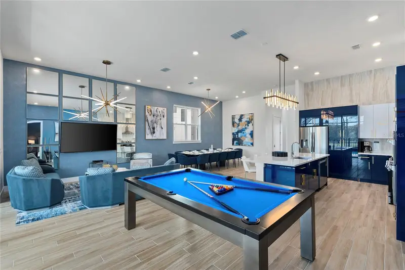 2121 Pine Oak Loop, FL