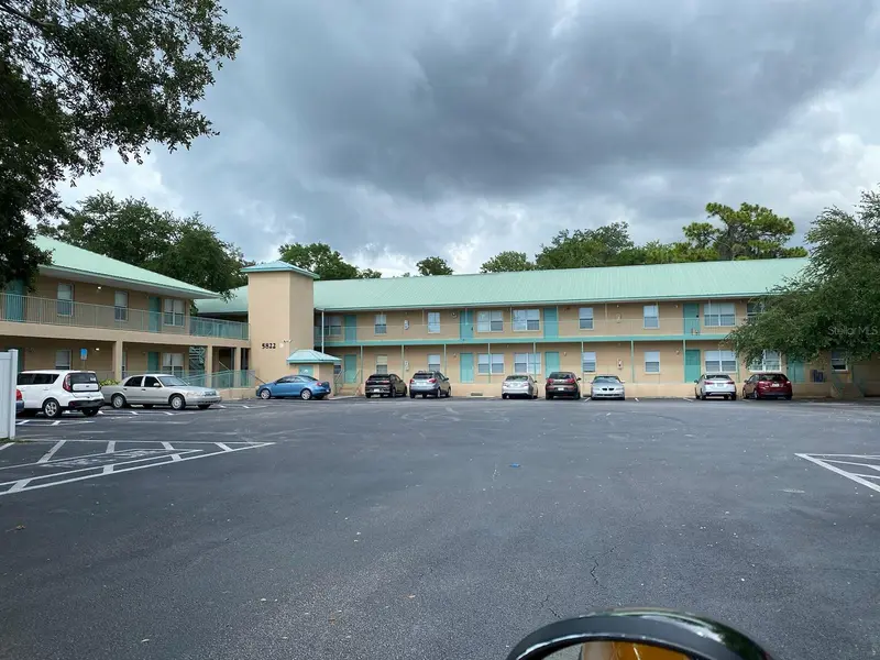 5822 Congress St #104, FL