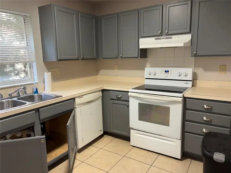 5822 Congress St #104, FL