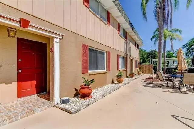 300 6th St N #W2, FL
