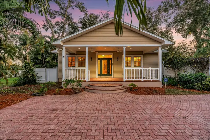 546 26th Ave N, FL