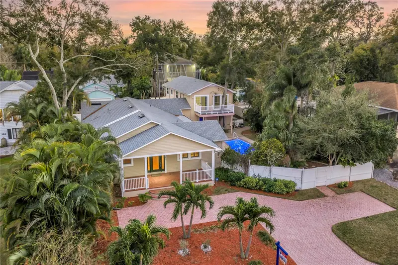 546 26th Ave N, FL