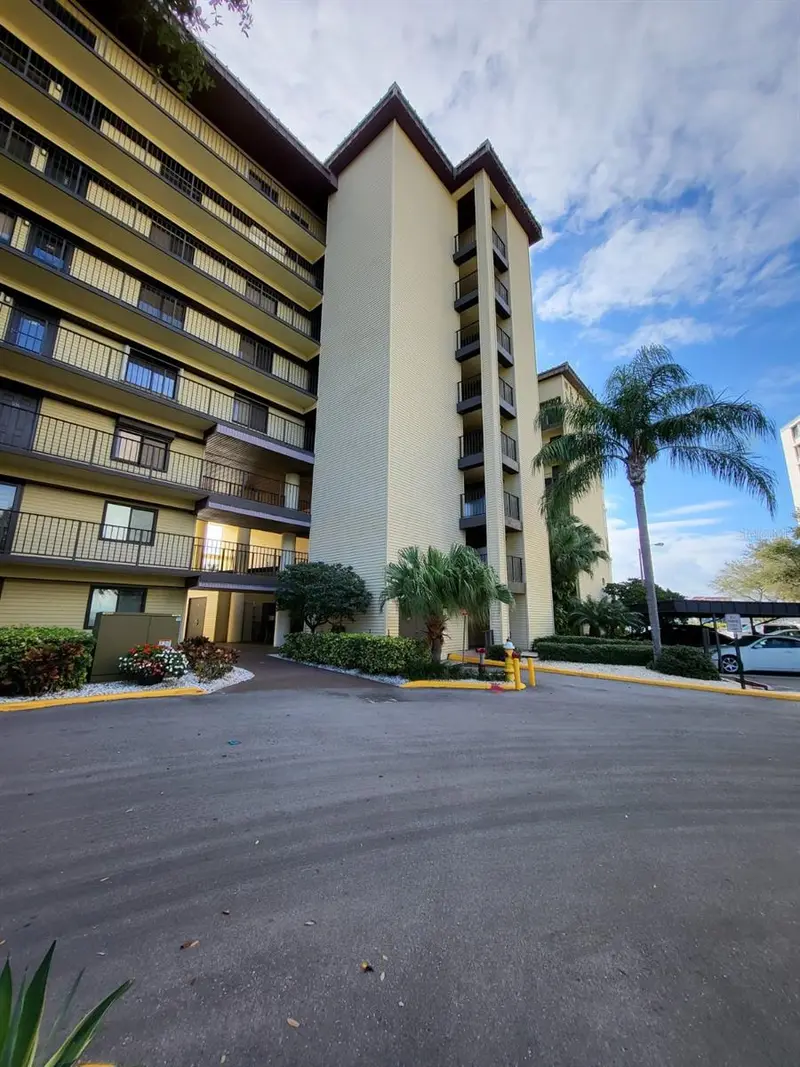 650 Island Way #408, FL