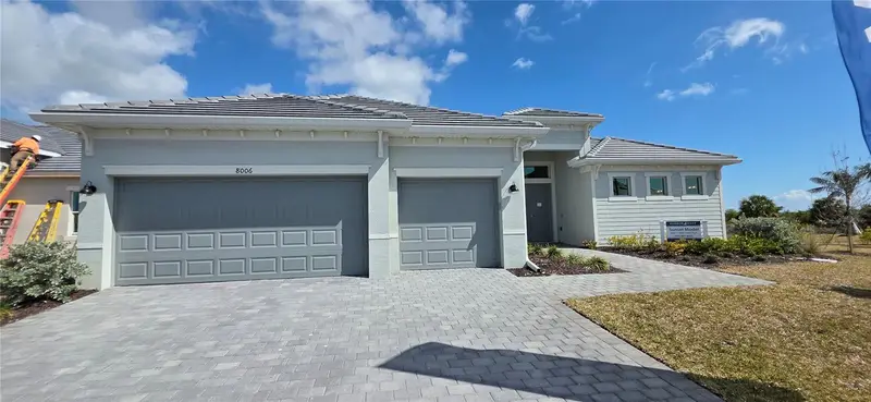 8006 Lakes Edge Ln, FL