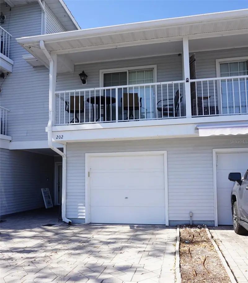 2051 Vista Del Sol Cir #202, FL