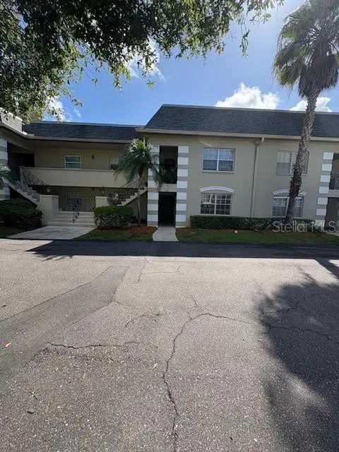 68 Country Club Dr, FL