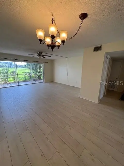 68 Country Club Dr, FL