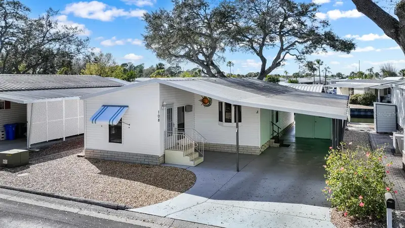 108 N Saint George Cir, FL