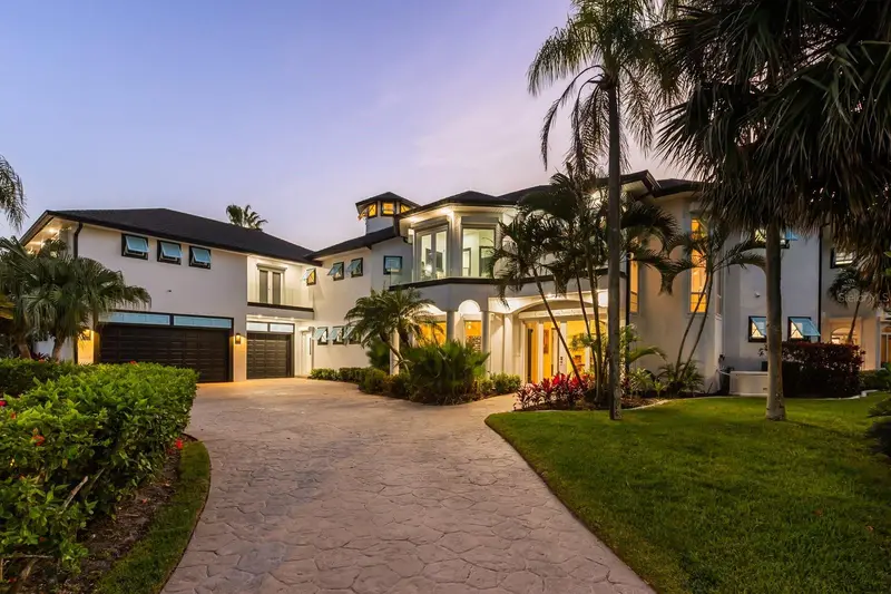 2 River Falls Dr, FL