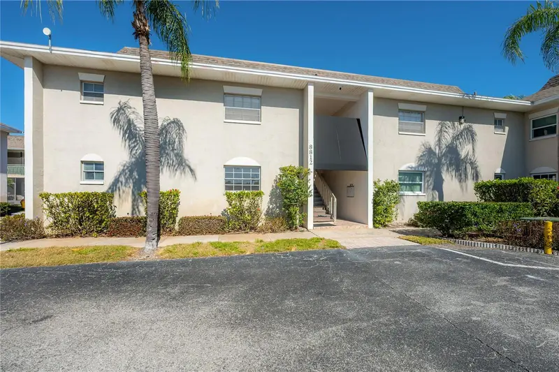 8812 Bay Pointe Dr #D202, FL