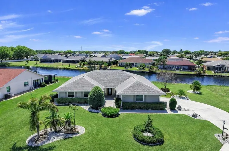 2110 W View Dr, FL