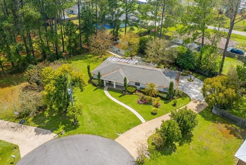 118 W Camelot Dr, FL